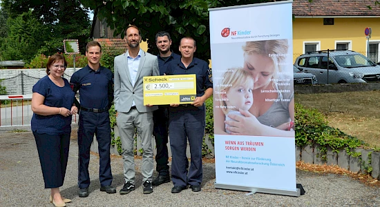 Für den guten Zweck. Polizei Neulengbach spendet 2.500 Euro an Verein NF Kinder.